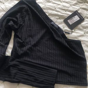 One shoulder long sleeve top